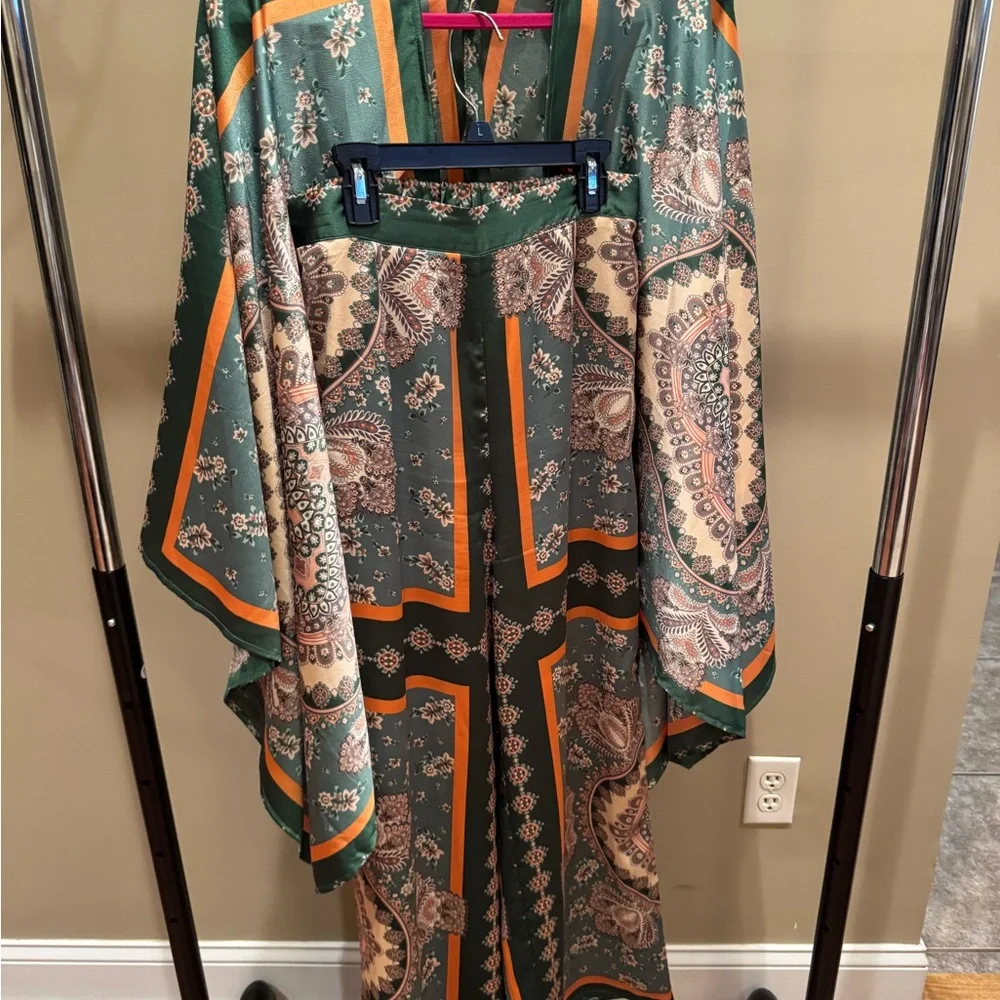 entro Green Printed Wide-Leg Pants with Orange Trim - Picture 2 of 7